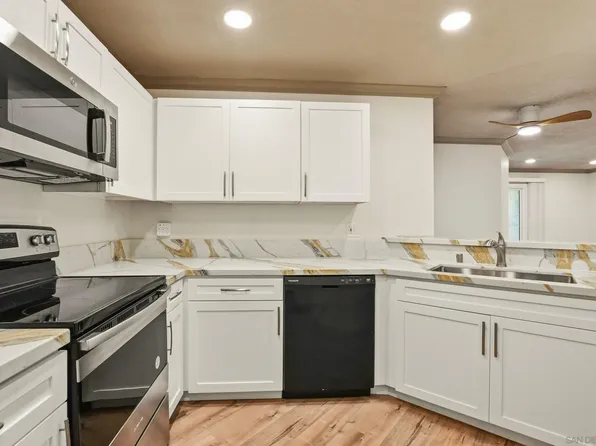 7545 Charmant Dr #1512, San Diego, CA 92122