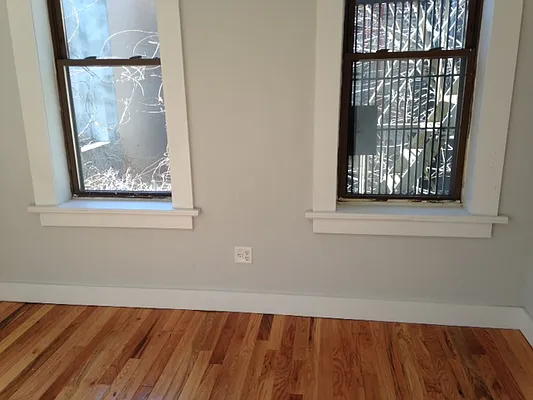 Rented by Premier Metro Realty Corp | media 35