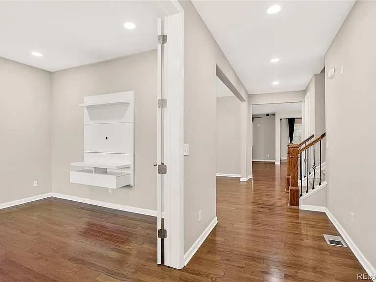 10768 Hillsboro St — Photo 7