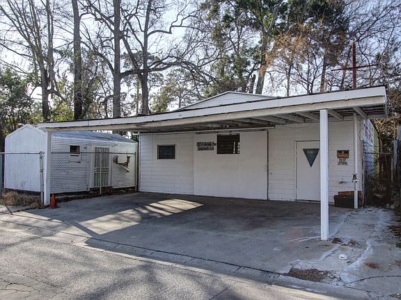 3rd image of 2105 Colorado Avenue
