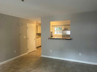 9 Davis Farm Rd APT 4, Raymond, ME 04071