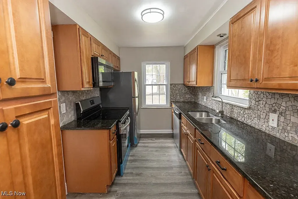 3 bed, 1953 sqft, $1,895 — Photo 3