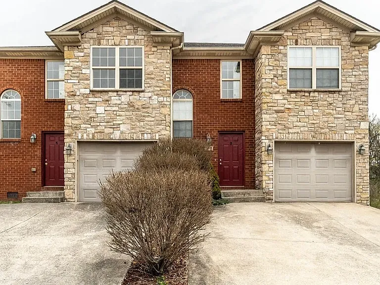 578 Hampton Way #A — Photo 2