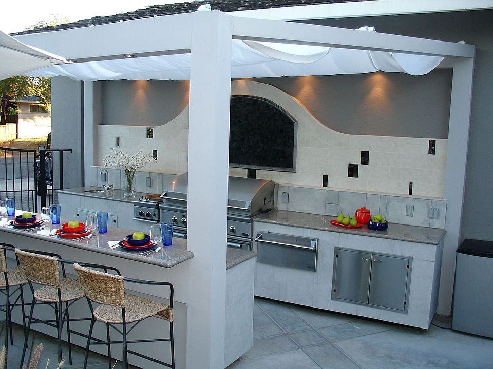 Outdoor Kitchen