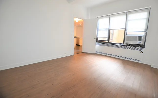 Rented by Manhattan Realty Group | media 9