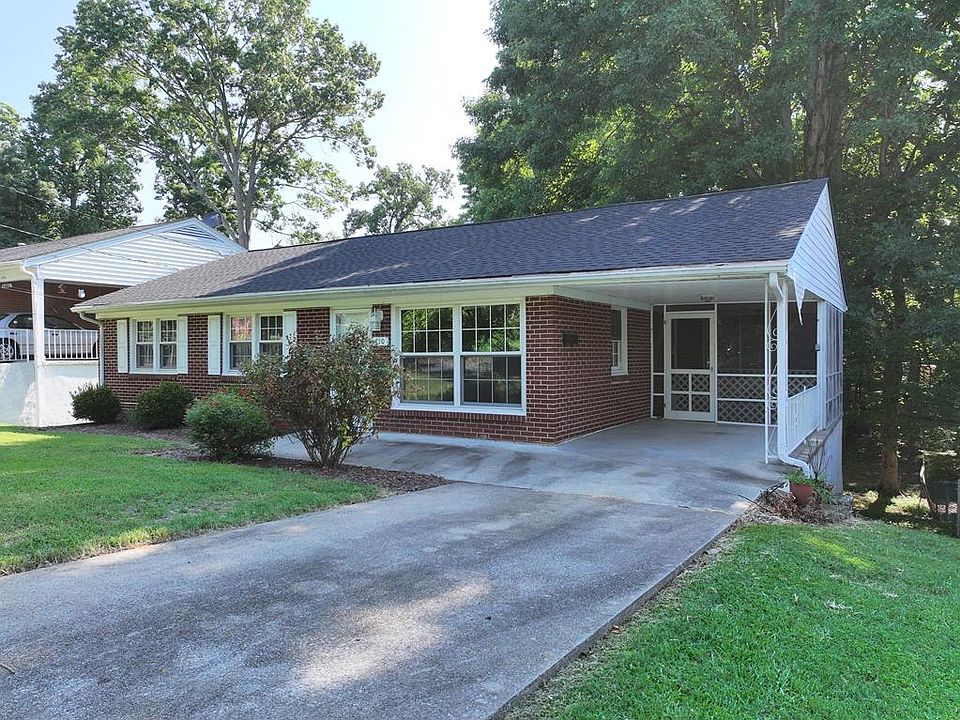 1st image of 410 Lansbury Dr