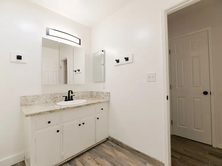 1202 Buena Vista — Photo 15