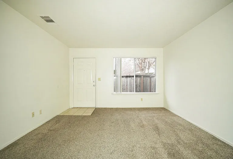 3581 - 3585 N. Parkway Drive — Photo 3