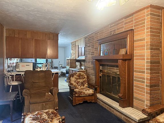 3rd image of 1395 Lower Pompey Rd