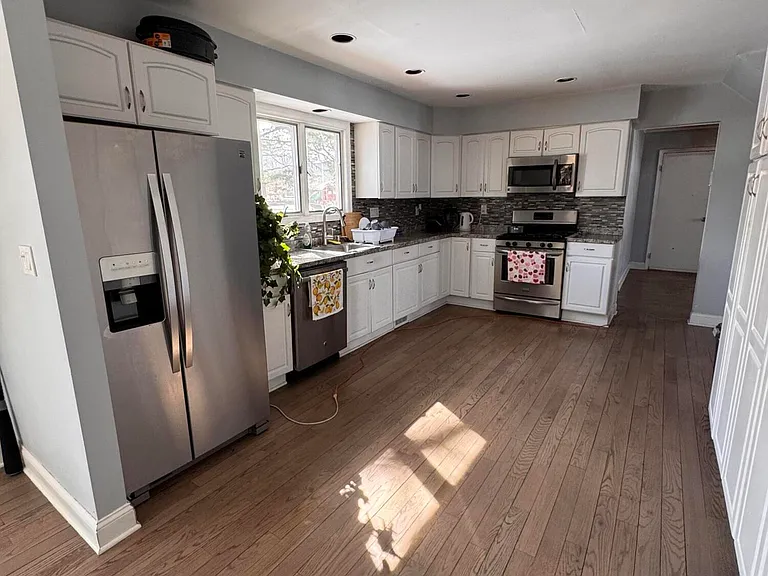 422 W Lake Ave — Photo 4