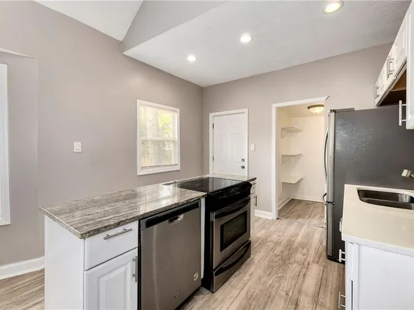 2908 E 21st St, Kansas City, MO 64127