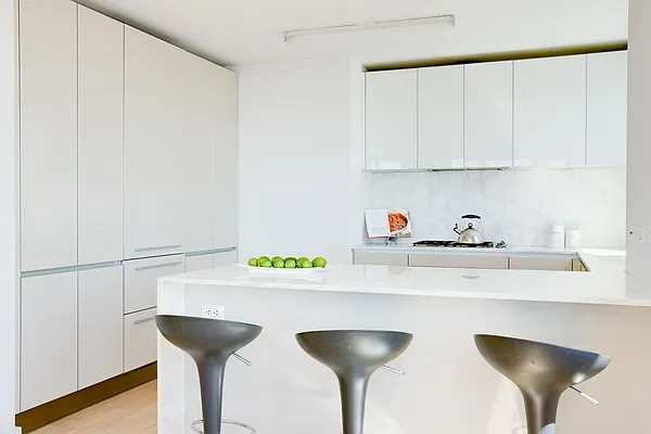Rented by Lin Pan Realty Group LLC | media 13