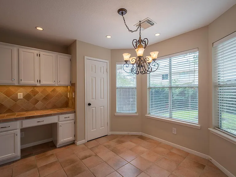 16015 Lausanne Dr — Photo 13