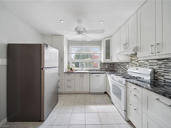 5th image of 90 Magnolia Dr #19