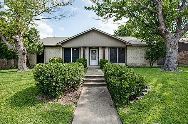 1st image of 8918 Deerwood Dr