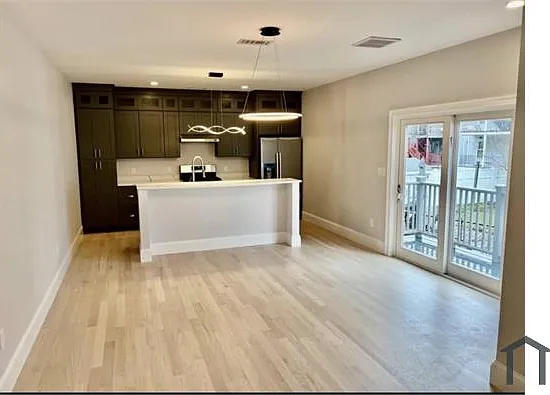 3 bed, 2300 sqft, $3,500 — Photo 3