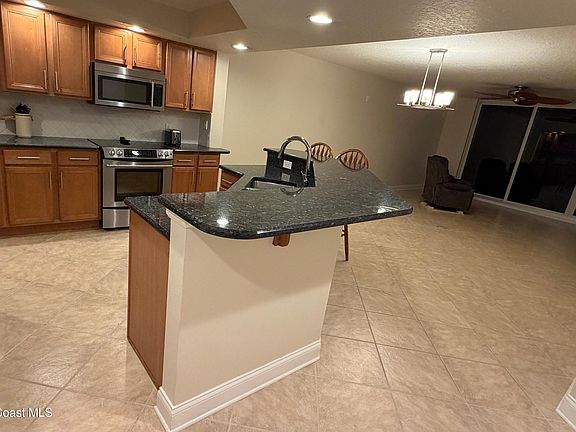 2nd image of 550 Jackson Ave APT 303