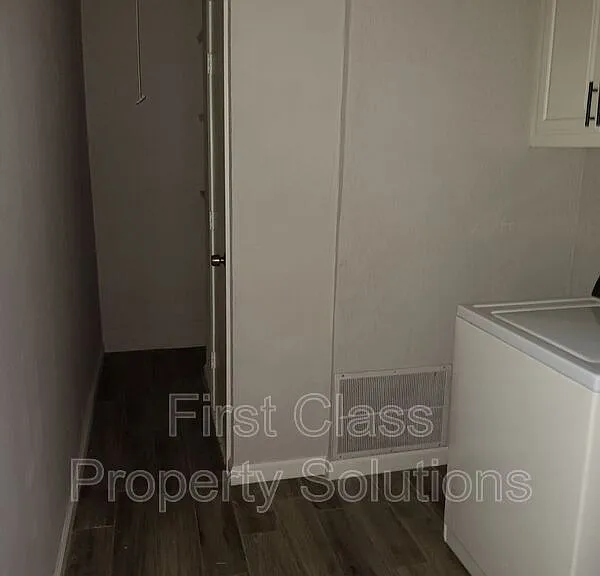 1205 S Howard Ave — Photo 6