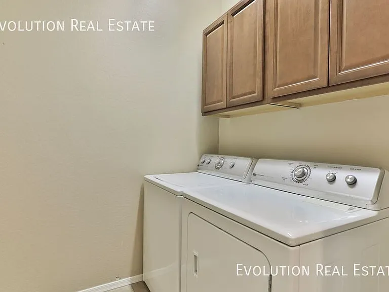 3067 E Palmdale Ln — Photo 16