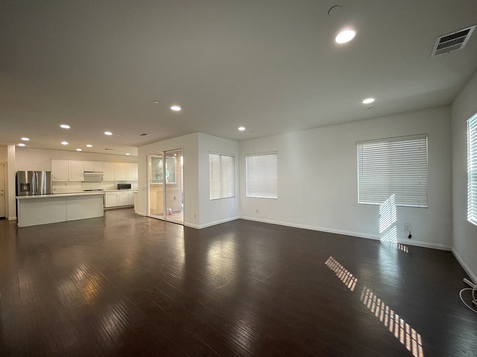 3 bed, 2.5 bath, 1702 sqft, $3,700 — Photo 2