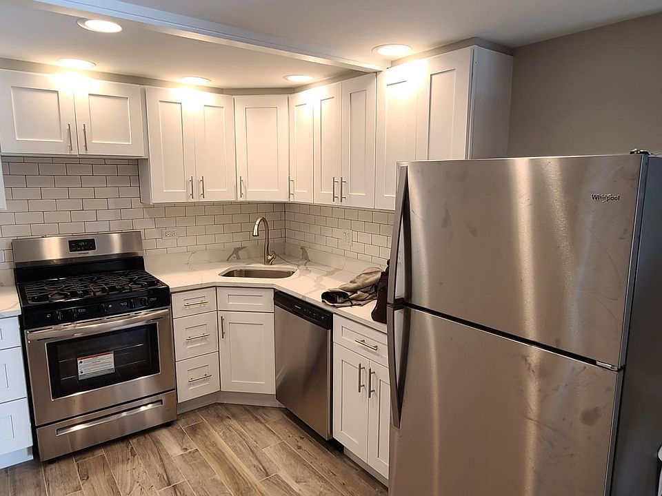 1st image of 721 W Buckingham Pl APT 3