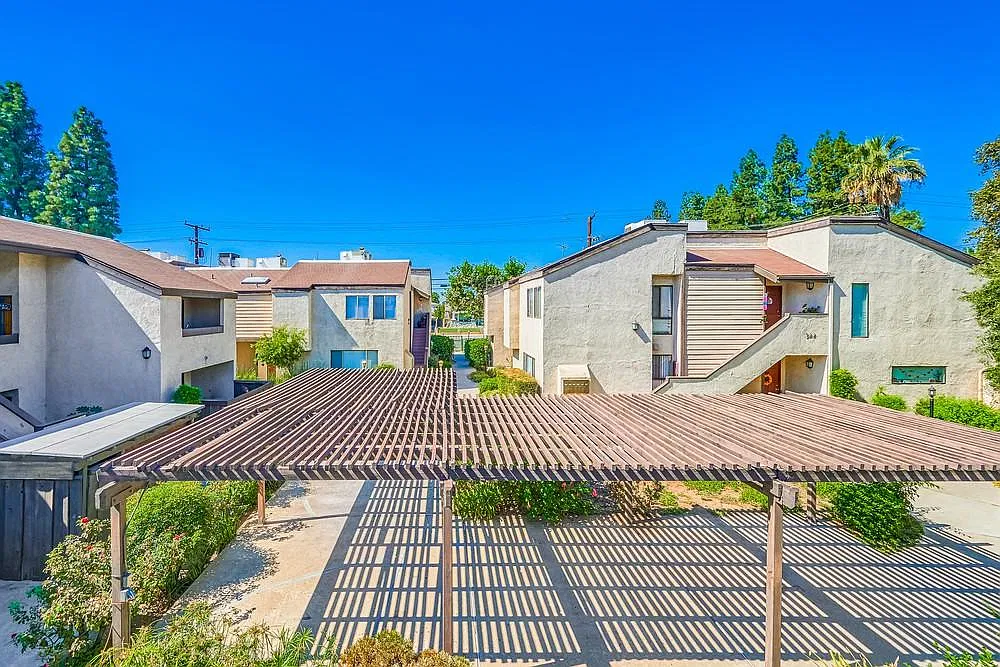 322 N San Antonio Ave — Photo 1