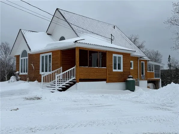 2104 Cormier, Beresford, NB E8K 2X6