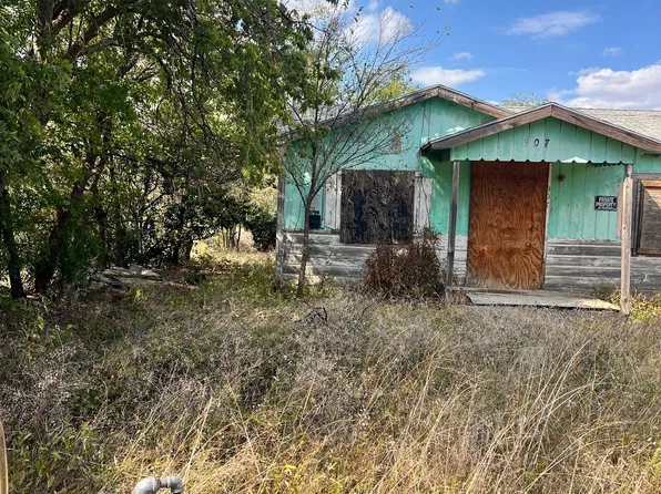 907 Culbertson St, Coleman, TX 76834
