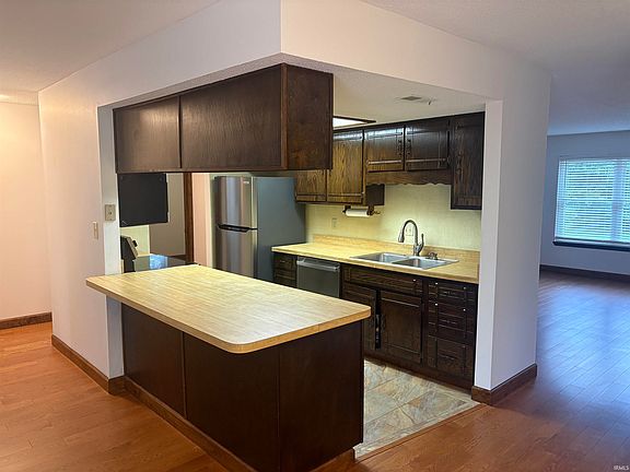 5th image of 3760 N Collins Dr