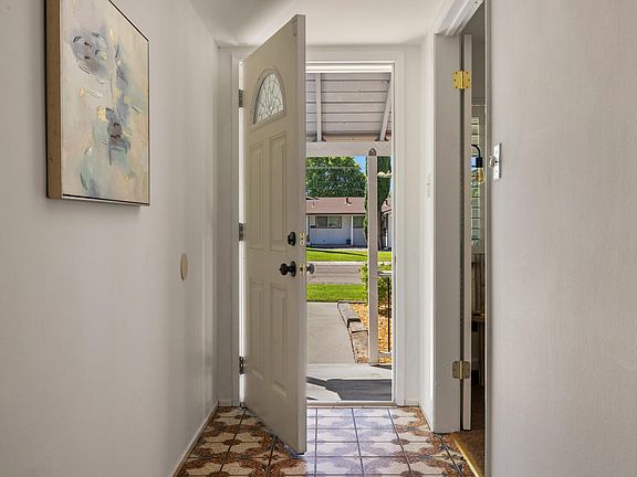 5th image of 335 E Robinhood Dr