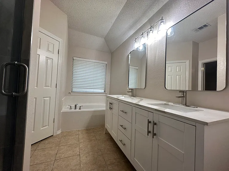 8399 Biscayne St — Photo 12