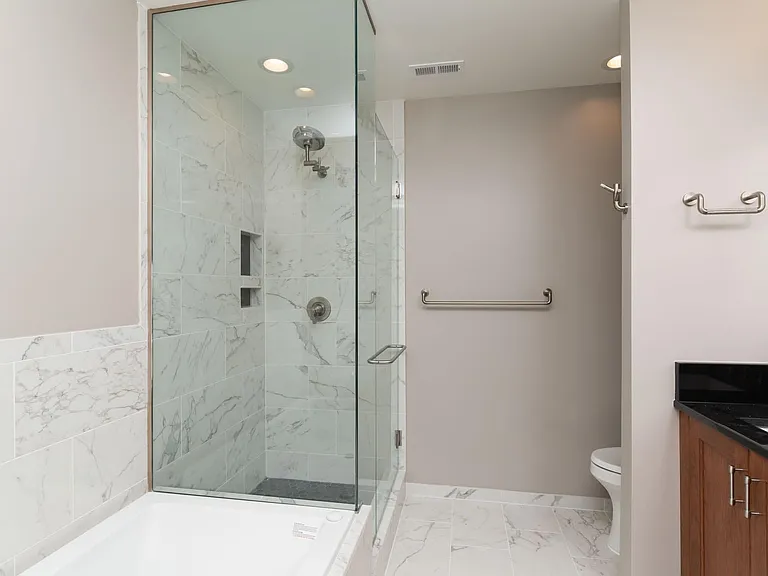 122 N Harrington St #825 — Photo 10