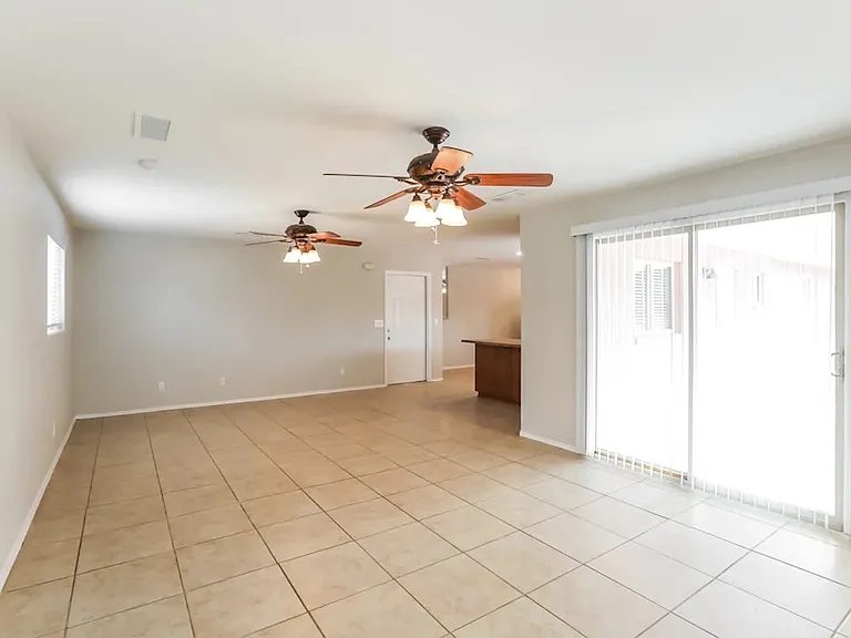 407 E Fremont Dr — Photo 8