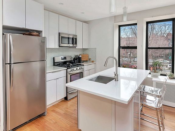 2nd image of 390 Eastern Pkwy APT 2B