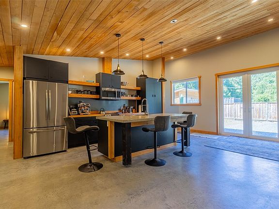 3rd image of 4607 Ketch Rd