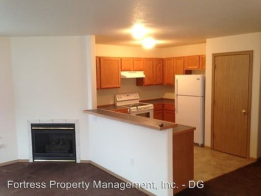 2nd image of 8423 NE Russell St Unit C