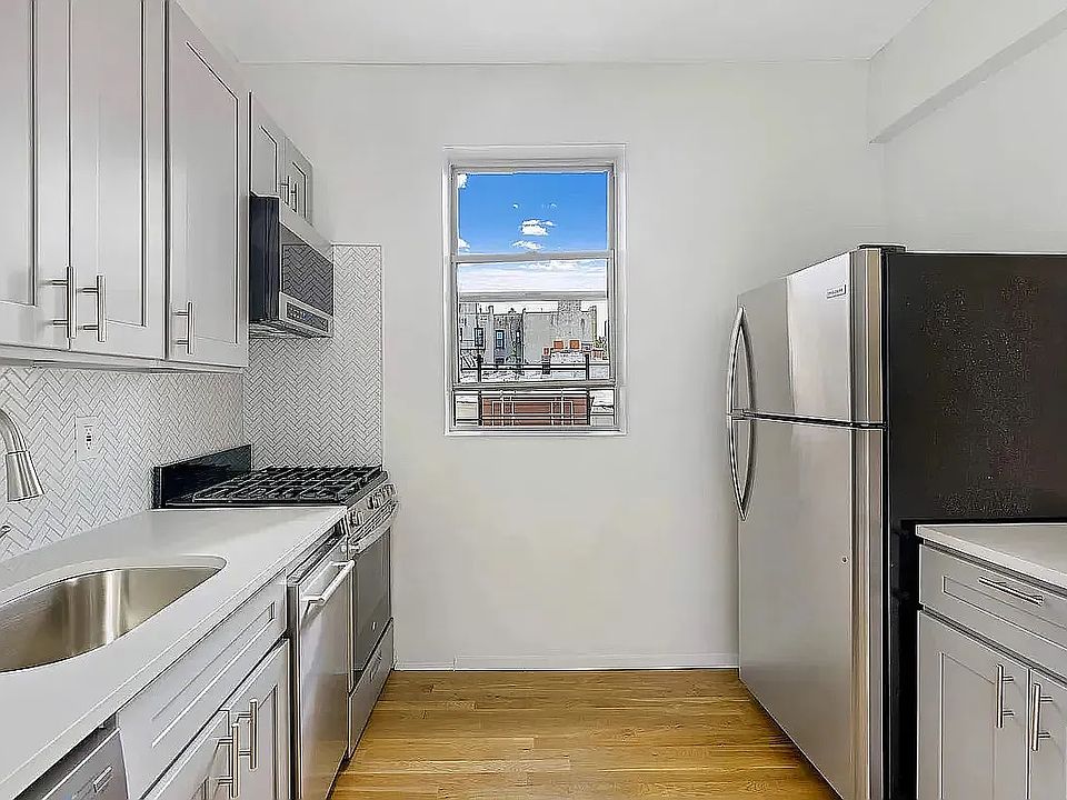 2nd image of 225 13th St APT A4