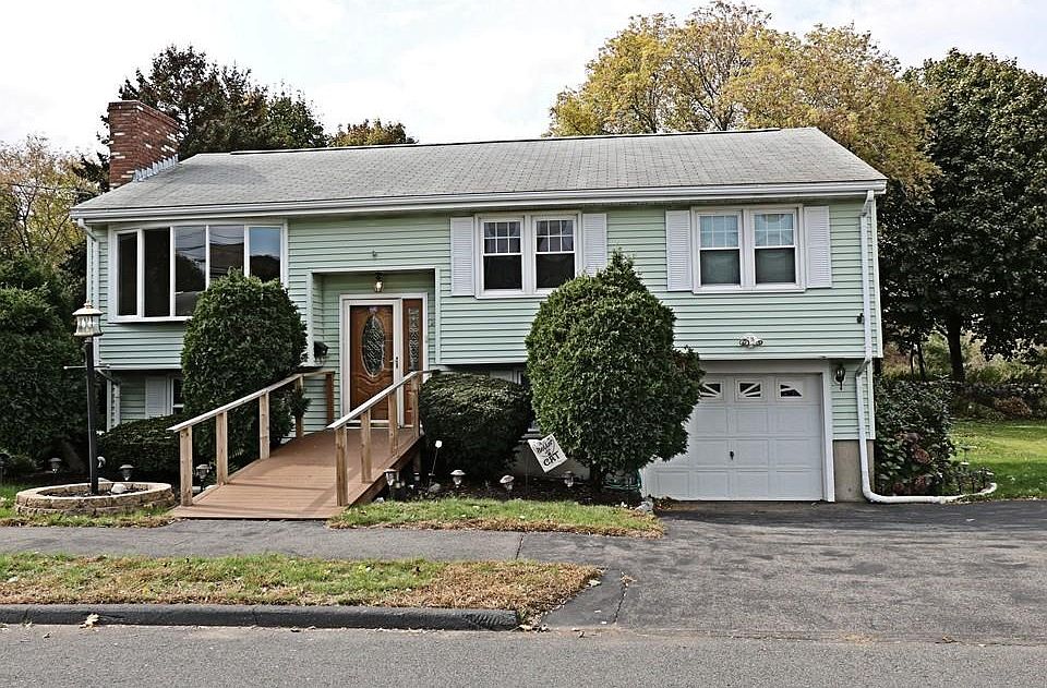 1st image of 24 Sheffield Dr