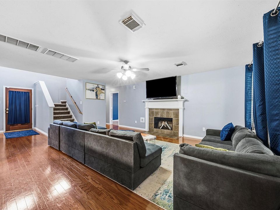 1st image of 924 Chad Ln