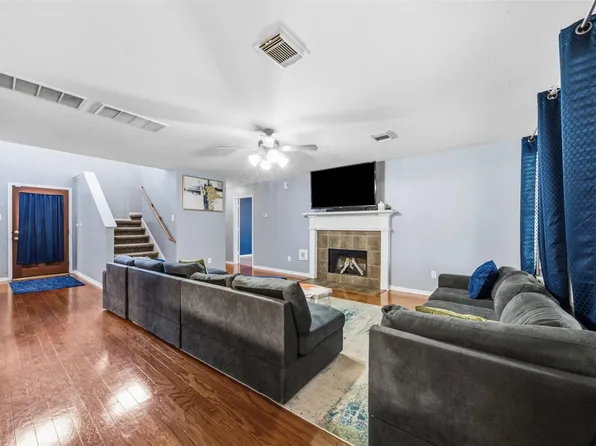 924 Chad Ln, Baytown, TX 77521