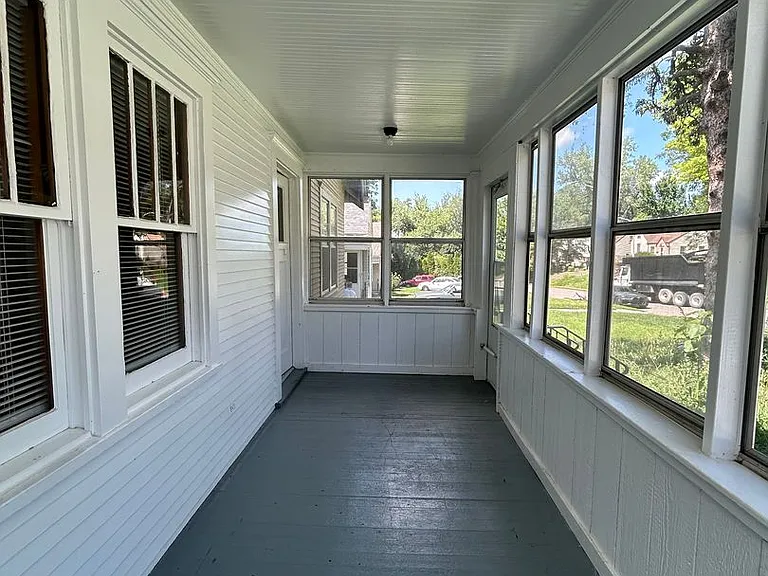 3516 N 47th Ave — Photo 2