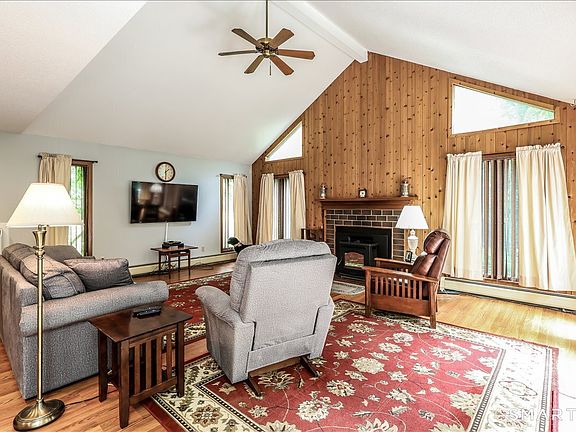 4th image of 4 Deerfield Road