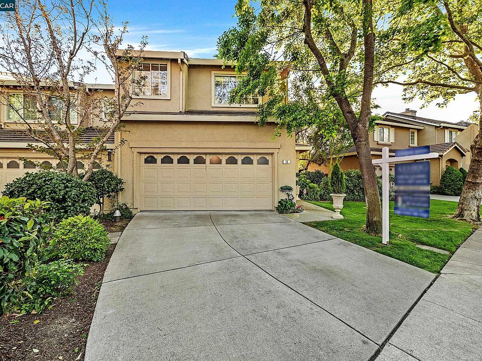 1st image of 15 Creekside Dr