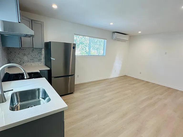 19938 Blythe St — Photo 3