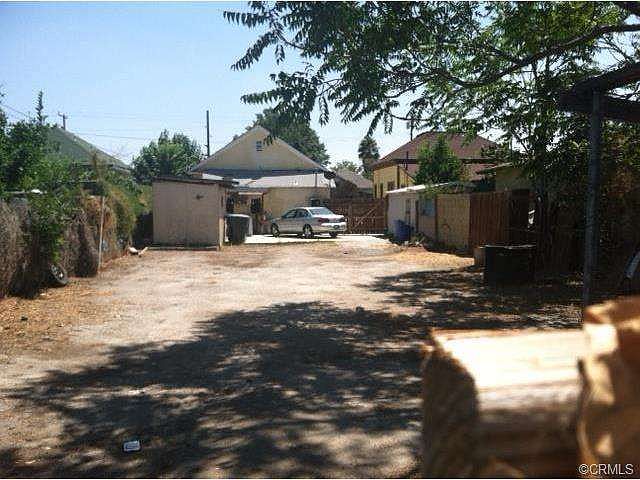 2nd image of 1038 W 2nd St