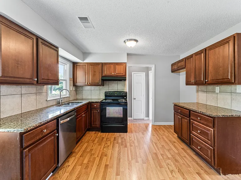 10500 W 57th St — Photo 10