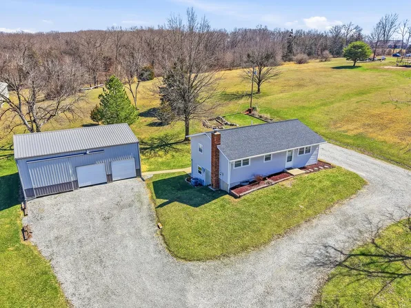 8400 N Phillipe Rd, Hallsville, MO 65255