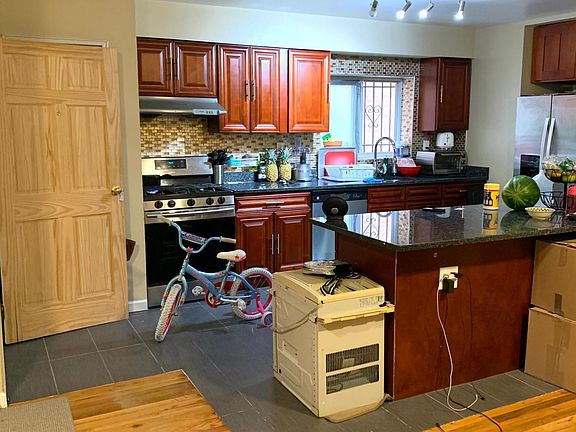 3rd image of 2067 Pearson St Floor 1