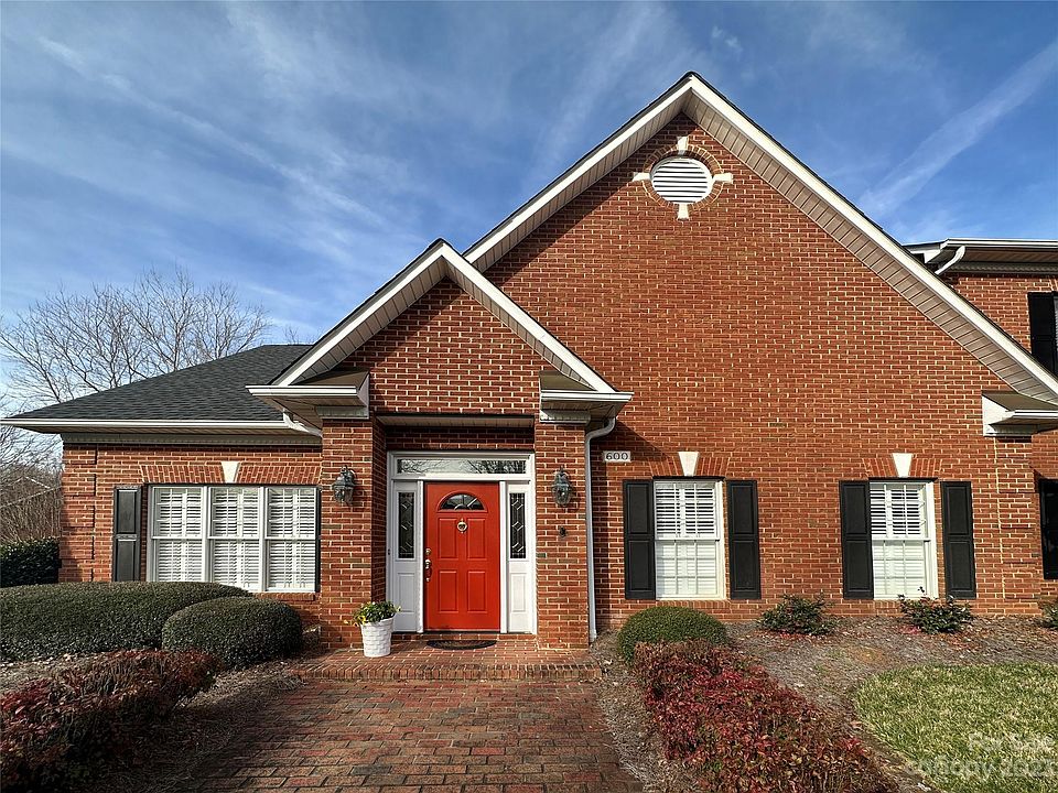 1st image of 600 Warrington Pl