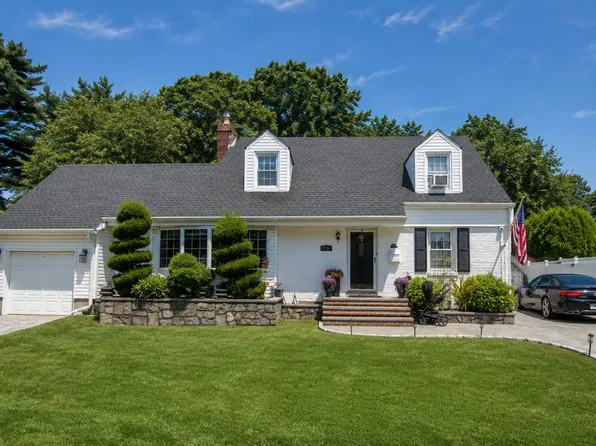 2209 202nd St, Bayside, NY 11360